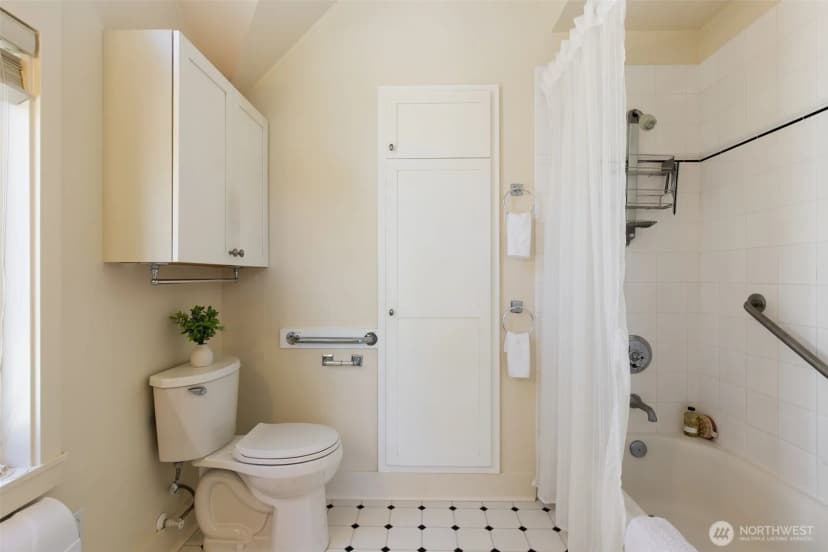 Property photo for 6318 5th Avenue Ne #c, Seattle photo 14