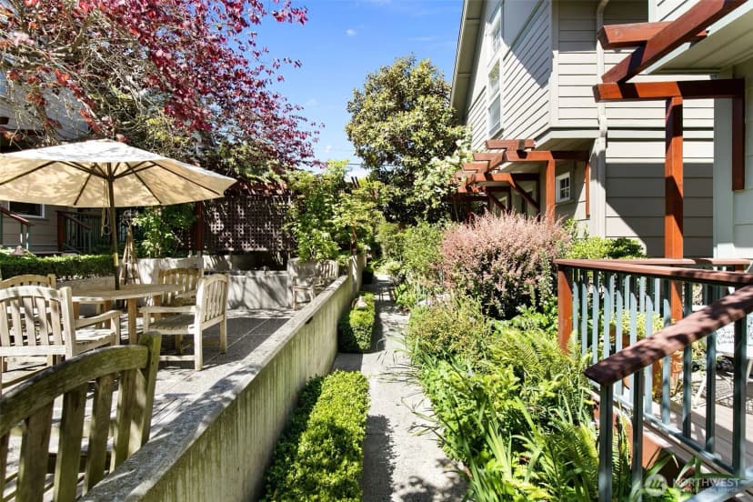 Property photo for 6318 5th Avenue Ne #c, Seattle photo 23