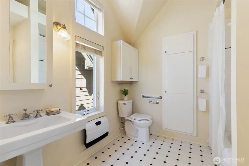 Property photo for 6318 5th Avenue Ne #c, Seattle photo 13