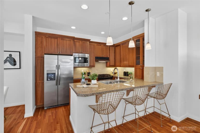 Property photo for 804 3rd Avenue N, Seattle photo 6