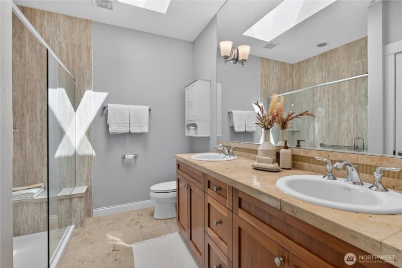 Property photo for 804 3rd Avenue N, Seattle photo 17