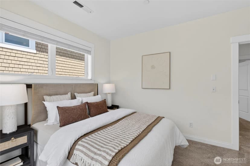 Property photo for 804 3rd Avenue N, Seattle photo 13