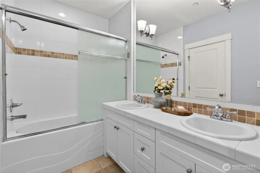 Property photo for 804 3rd Avenue N, Seattle photo 14