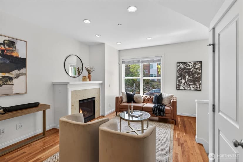 Property photo for 804 3rd Avenue N, Seattle photo 3