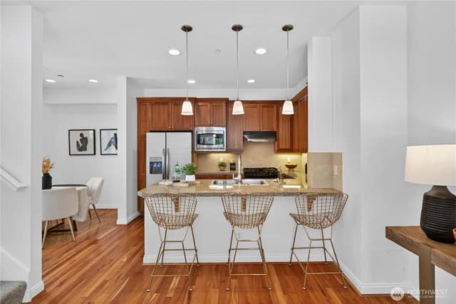 Property photo for 804 3rd Avenue N, Seattle photo 5