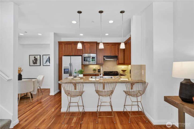 Property photo for 804 3rd Avenue N, Seattle photo 5