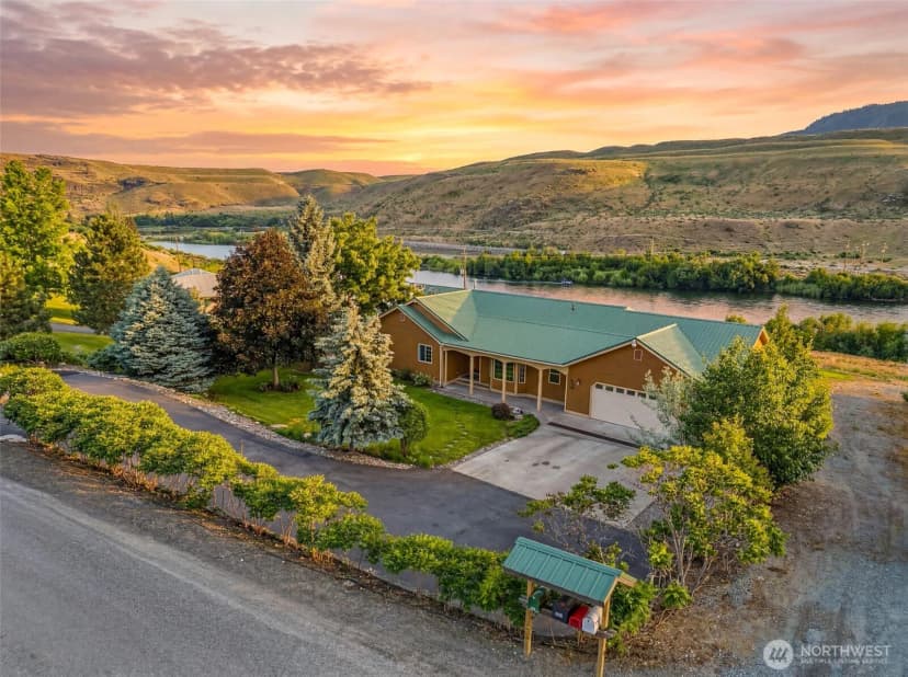 Property photo for 105 Bill Shaw Road, Pateros photo 2