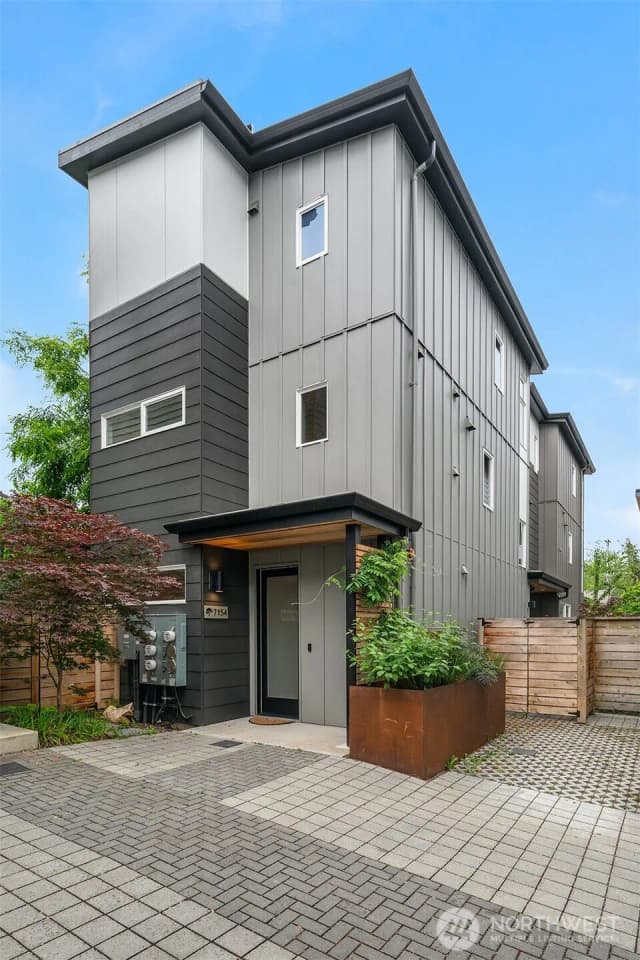Property photo for 7154 44th Avenue S, Seattle photo 2