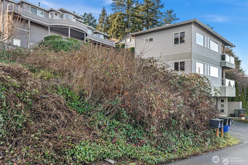 Property photo for 6726 Soundview Drive Ne, Tacoma photo 11