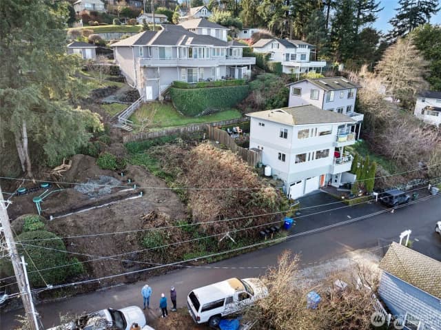 Property photo for 6726 Soundview Drive Ne, Tacoma photo 3