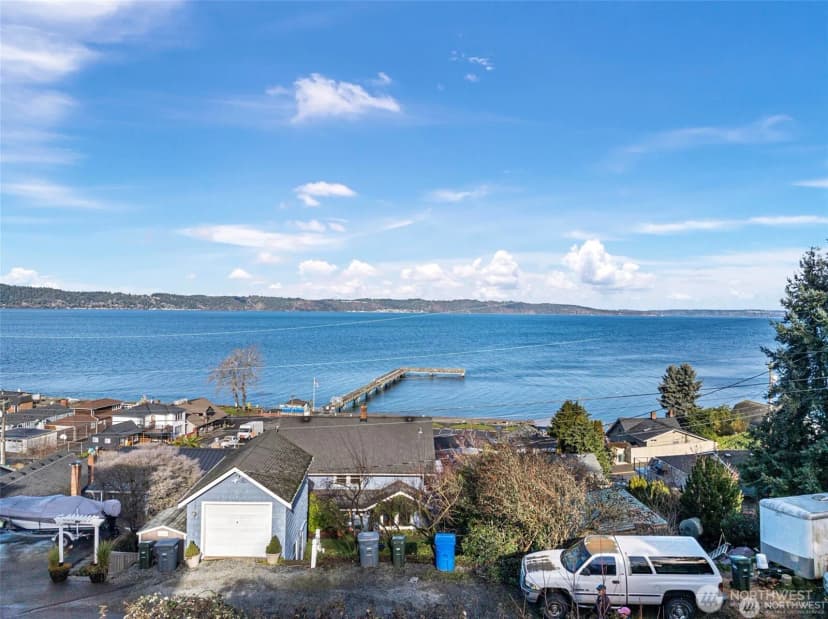 Property photo for 6726 Soundview Drive Ne, Tacoma photo 9