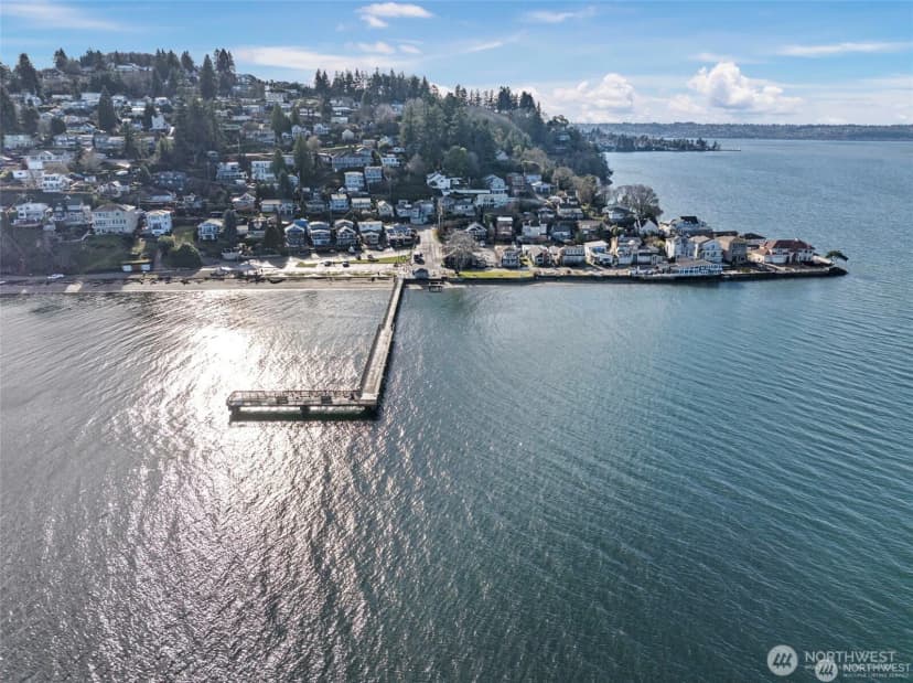 Property photo for 6726 Soundview Drive Ne, Tacoma photo 4