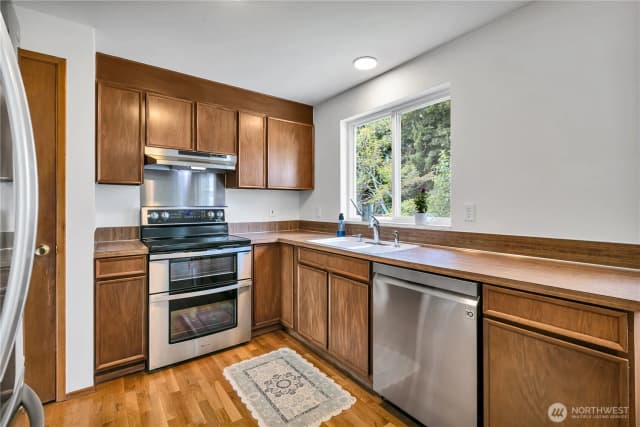 Property photo for 10510 Se 233rd Place, Kent photo 5