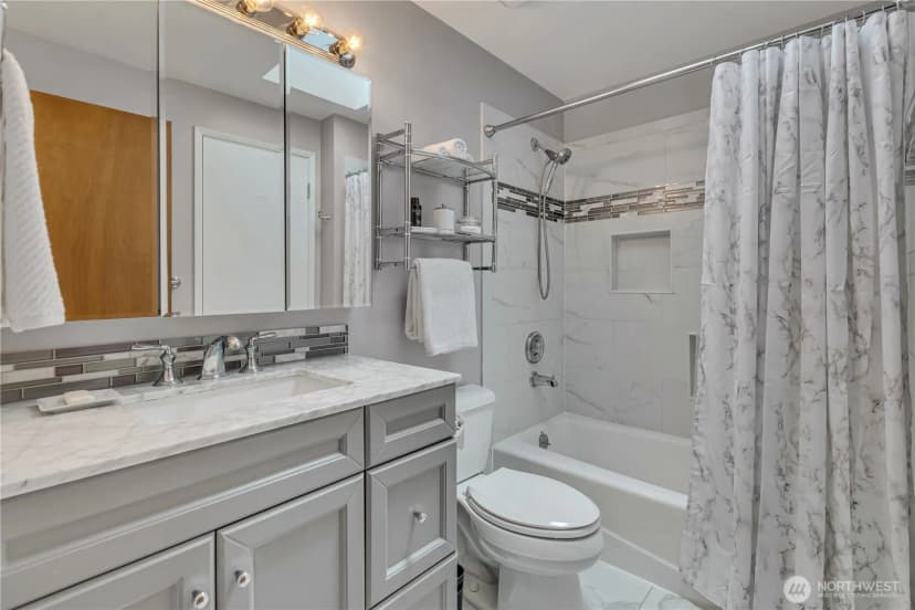 Property photo for 10510 Se 233rd Place, Kent photo 11