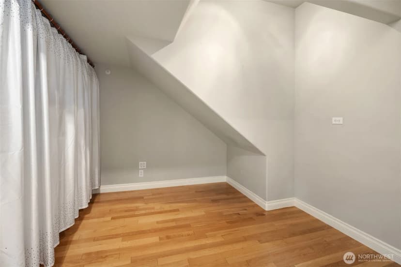 Property photo for 773 Summerhill Ridge Drive Nw, Issaquah photo 6