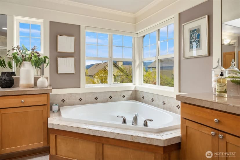 Property photo for 773 Summerhill Ridge Drive Nw, Issaquah photo 21
