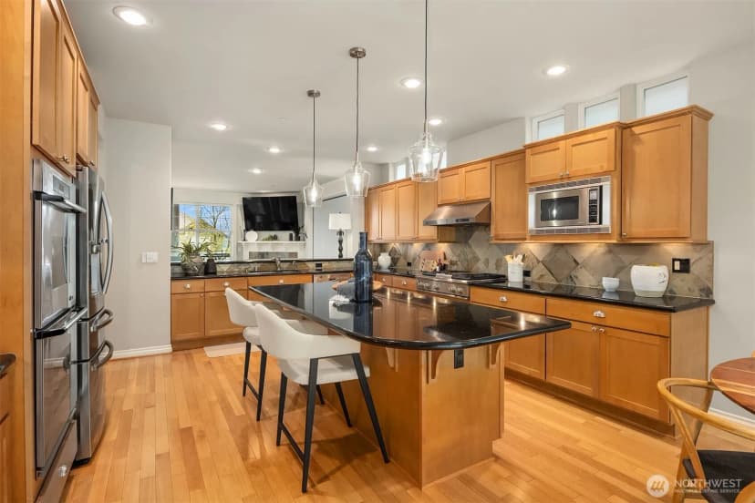 Property photo for 773 Summerhill Ridge Drive Nw, Issaquah photo 3