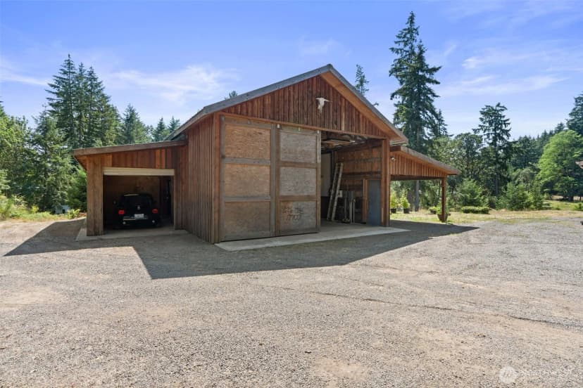 Property photo for 12441 133rd Avenue Se, Rainier photo 2
