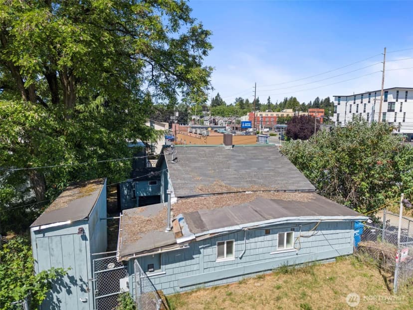 Property photo for 10346 Midvale Avenue N, Seattle photo 24