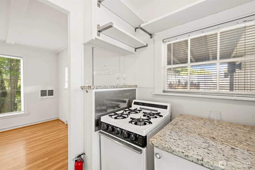 Property photo for 10346 Midvale Avenue N, Seattle photo 11