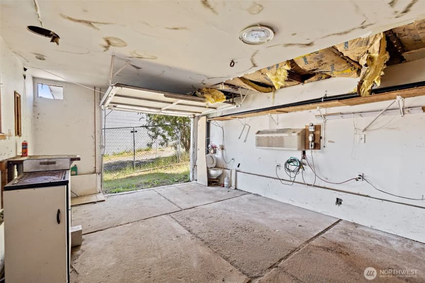 Property photo for 10346 Midvale Avenue N, Seattle photo 18