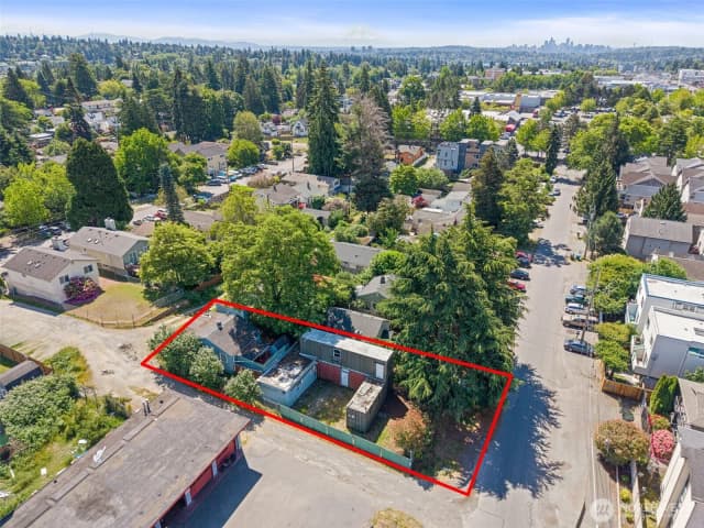 Property photo for 10346 Midvale Avenue N, Seattle photo 2