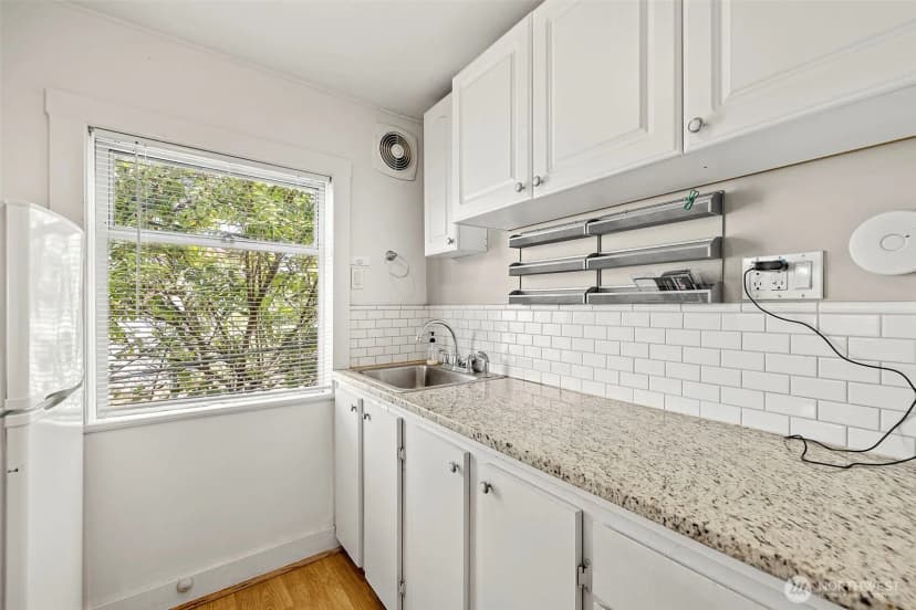 Property photo for 10346 Midvale Avenue N, Seattle photo 10