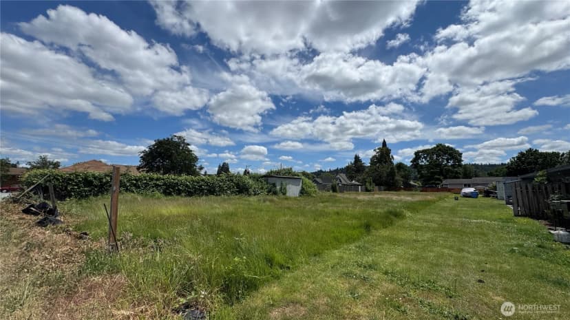 Property photo for 503 Se 12th St Se #b, Puyallup photo 3