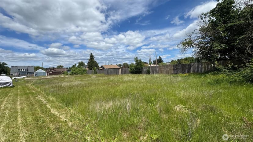Property photo for 503 Se 12th St Se #b, Puyallup photo 2