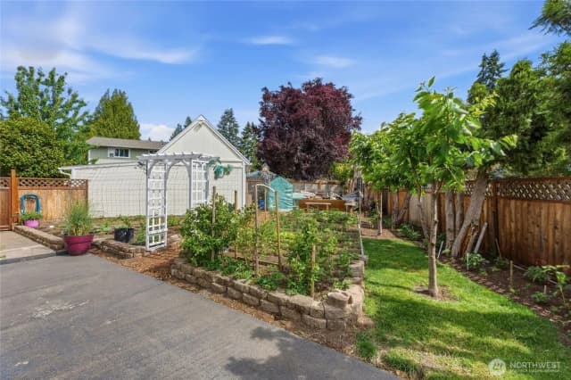 Property photo for 6878 Helena Drive Ne, Bremerton photo 5