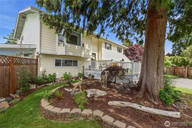 Property photo for 6878 Helena Drive Ne, Bremerton photo 3