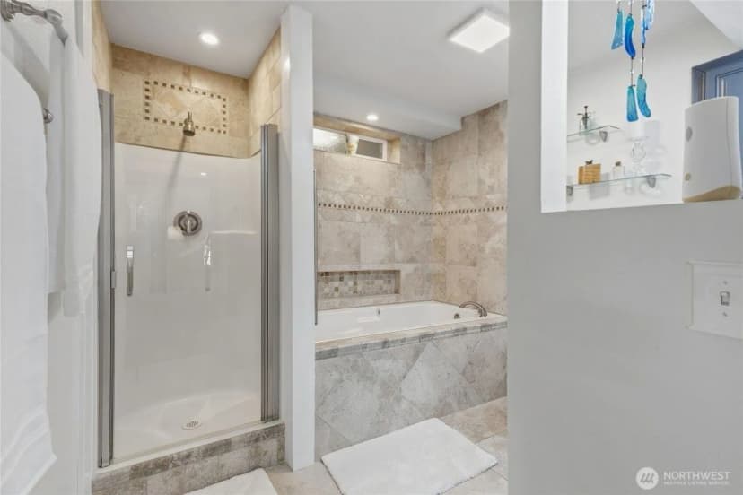 Property photo for 6878 Helena Drive Ne, Bremerton photo 10