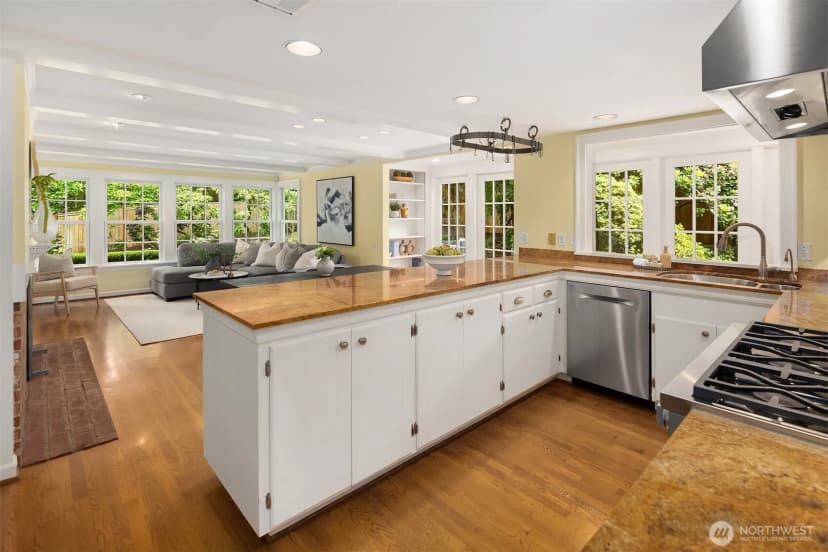 Property photo for 8914 Se 56th Street, Mercer Island photo 5