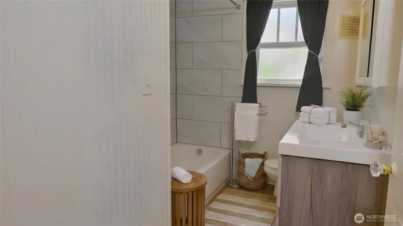 Property photo for 212 Se 12th Street, Long Beach photo 9