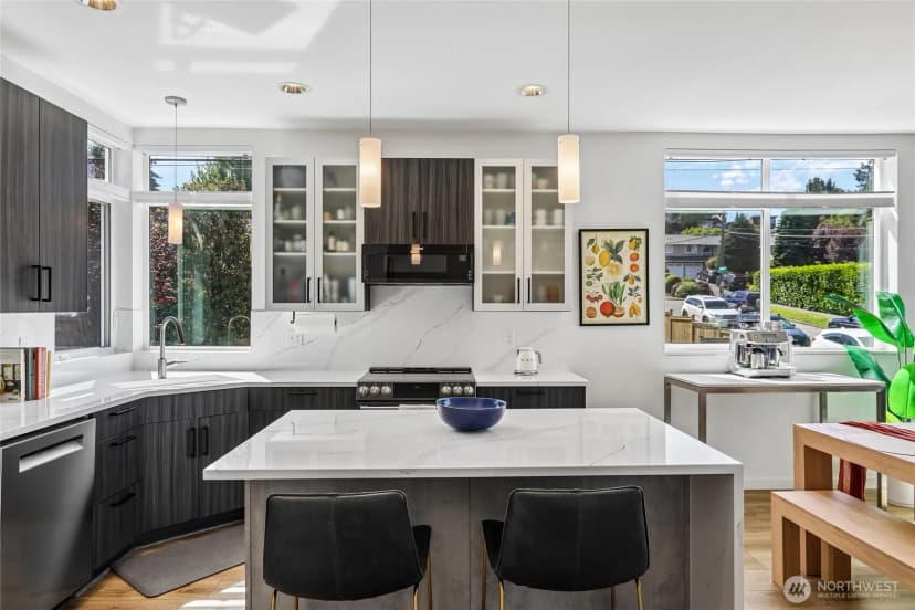 Property photo for 3913 Sw Hudson Street, Seattle photo 11