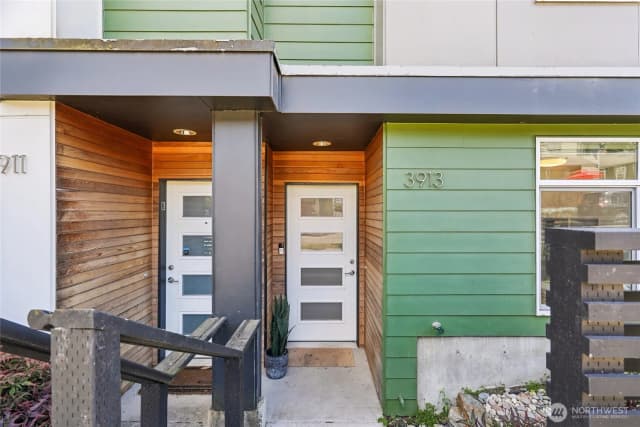Property photo for 3913 Sw Hudson Street, Seattle photo 2