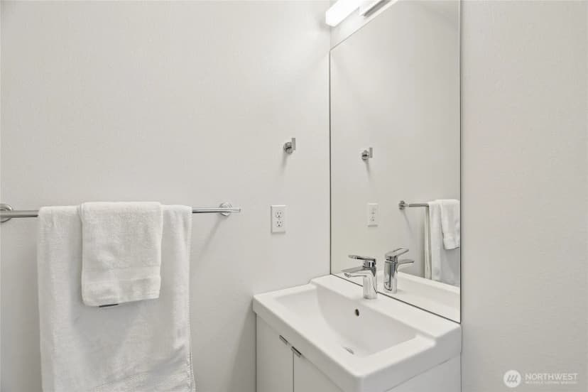 Property photo for 3913 Sw Hudson Street, Seattle photo 16