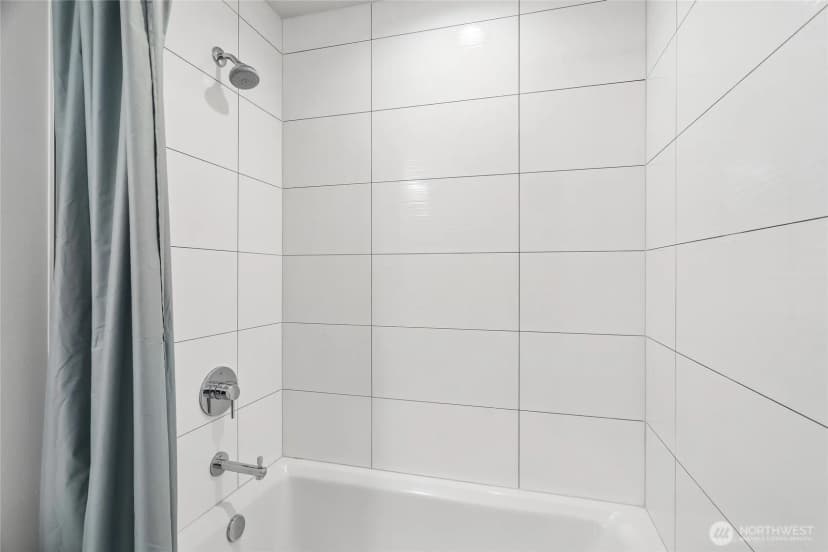 Property photo for 3913 Sw Hudson Street, Seattle photo 6