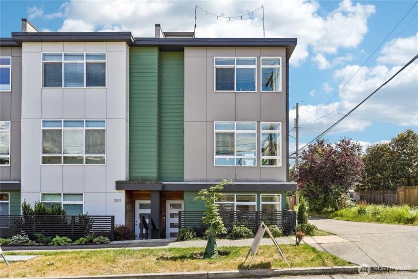 Property photo for 3913 Sw Hudson Street, Seattle