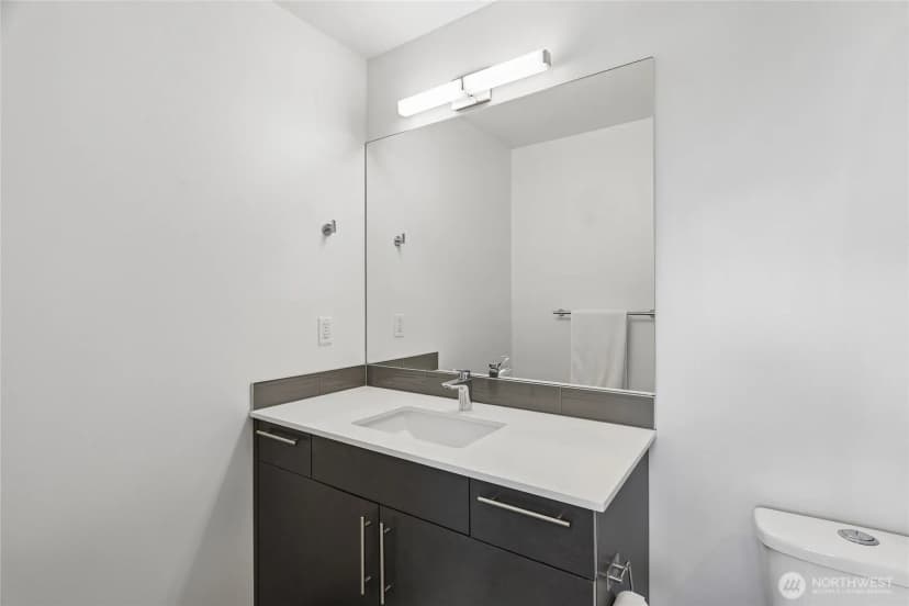 Property photo for 3913 Sw Hudson Street, Seattle photo 5
