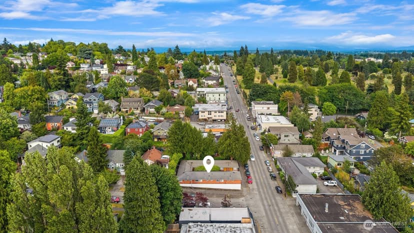 Property photo for 2800 Ne 55th Street, Seattle photo 2