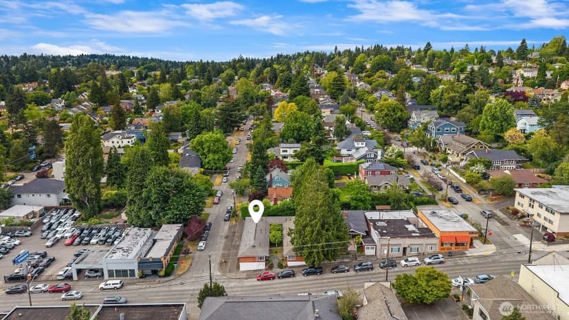 Property photo for 2800 Ne 55th Street, Seattle photo 6