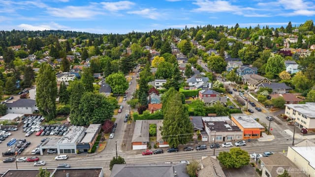 Property photo for 2800 Ne 55th Street, Seattle photo 5