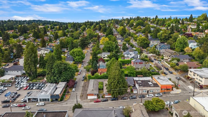 Property photo for 2800 Ne 55th Street, Seattle photo 5