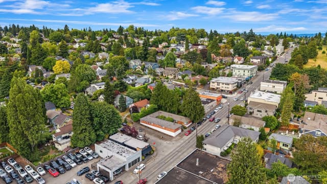 Property photo for 2800 Ne 55th Street, Seattle photo 3