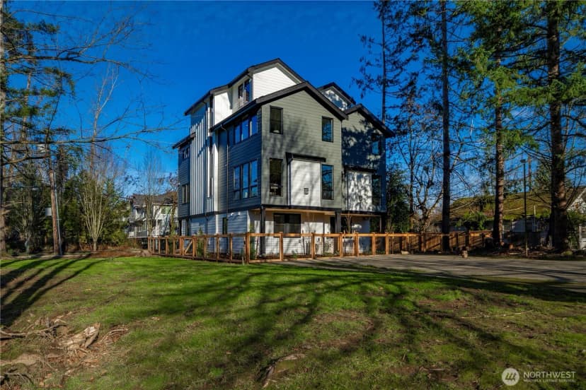 Property photo for 537 Nw Juniper Street, Issaquah photo 39