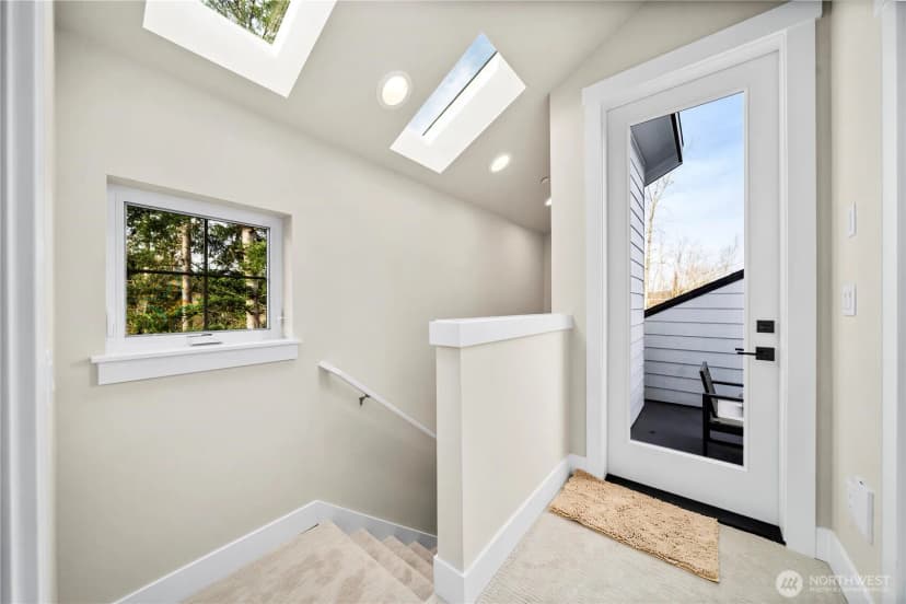 Property photo for 537 Nw Juniper Street, Issaquah photo 31