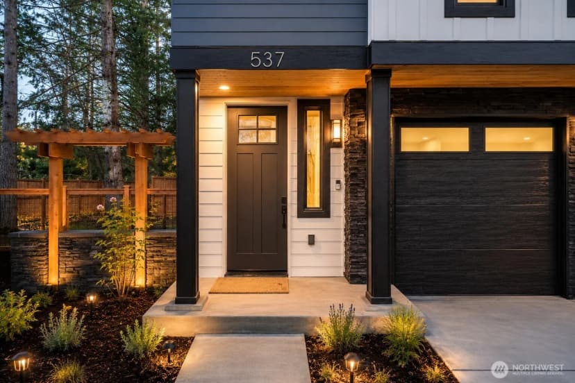 Property photo for 537 Nw Juniper Street, Issaquah photo 2