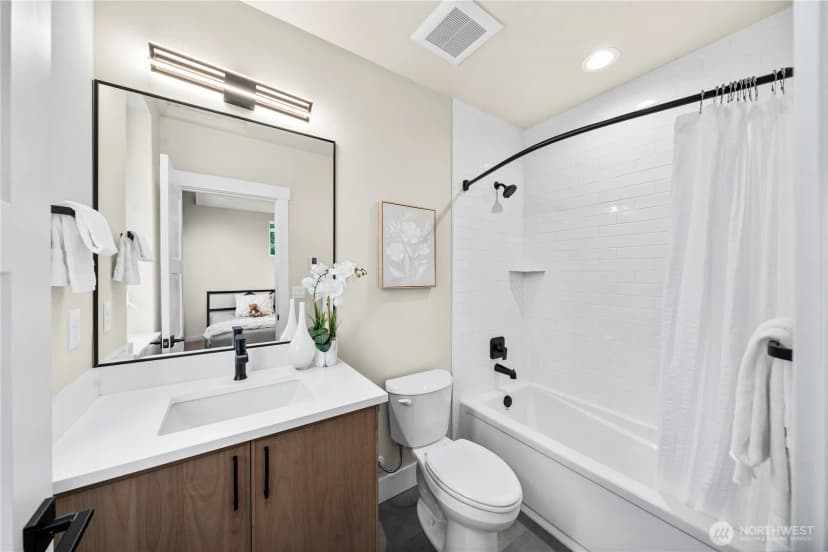 Property photo for 539 Nw Juniper Street, Issaquah photo 28