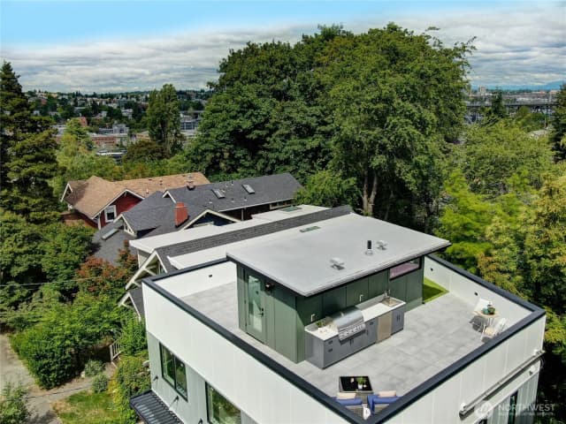Property photo for 2622 Mayfair Avenue N, Seattle photo 4